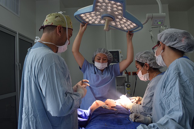 עברתם ניתוח פלסטי כושל בחו"ל? ייתכן שאתם יכולים לתבוע על רשלנות רפואית