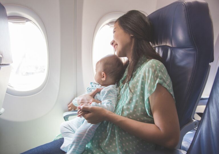 טיסה עם תינוק